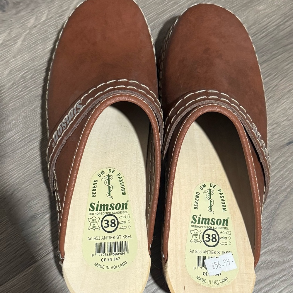 Women's Brown Leather Clogs - Picture 4 of 6